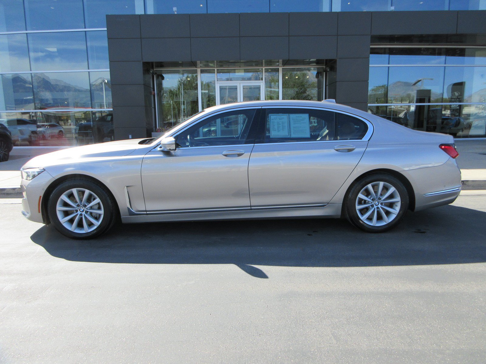 Used 2020 BMW 750i xDrive w/ Interior Design Package AWD/4WD image 3