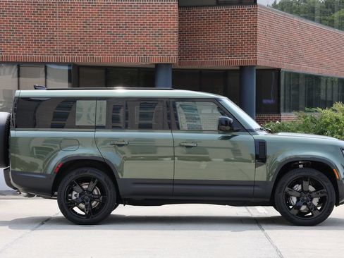 New 2026 Land Rover Defender 130 S AWD/4WD image 4