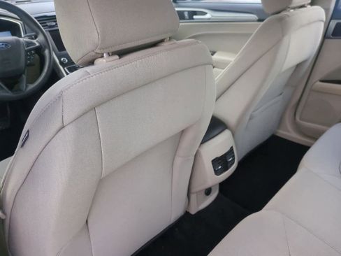 Used 2020 Ford Fusion SE image 18