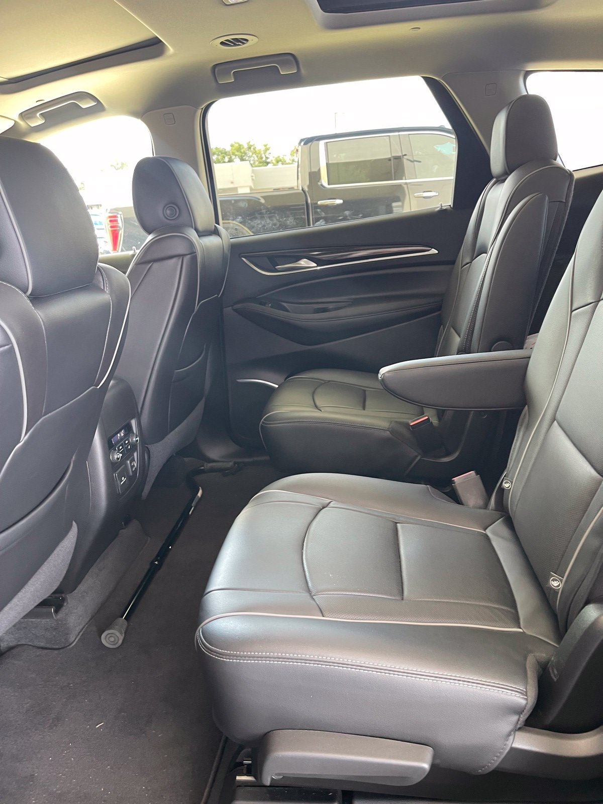 Used 2021 Buick Enclave Avenir w/ Avenir Technology Package FWD image 11