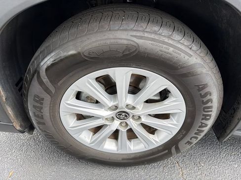 Used 2025 Toyota Grand Highlander FWD image 11