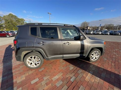 Used 2018 Jeep Renegade Latitude image 20