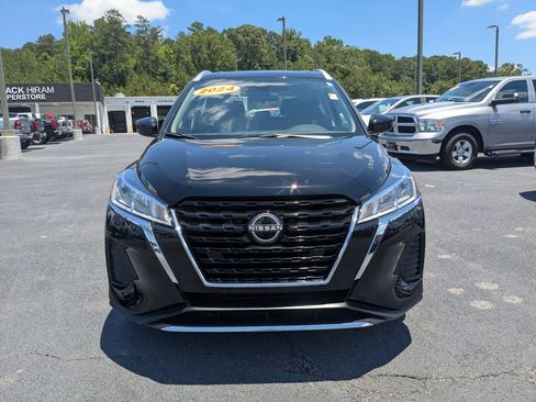 Used 2024 Nissan Kicks SV FWD image 2