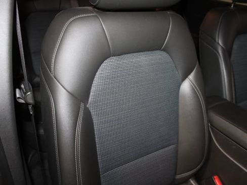 Used 2025 Buick Envista Preferred w/ Convenience II Package FWD image 28