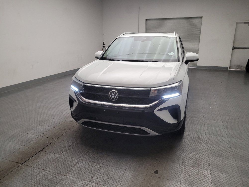 Used 2023 Volkswagen Taos SE w/ Panoramic Sunroof Package AWD/4WD image 15