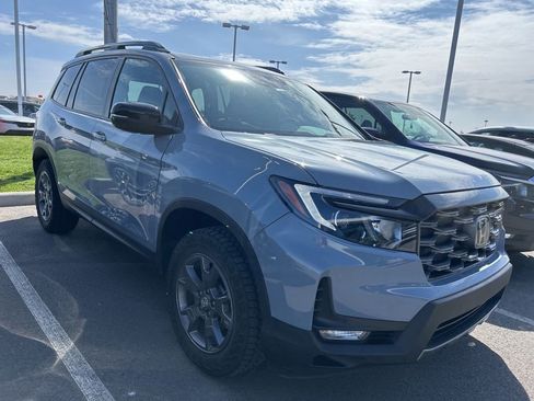 Used 2024 Honda Passport TrailSport image 3