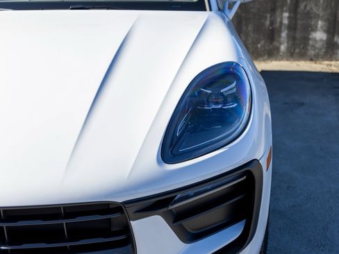 Certified 2025 Porsche Macan image 16