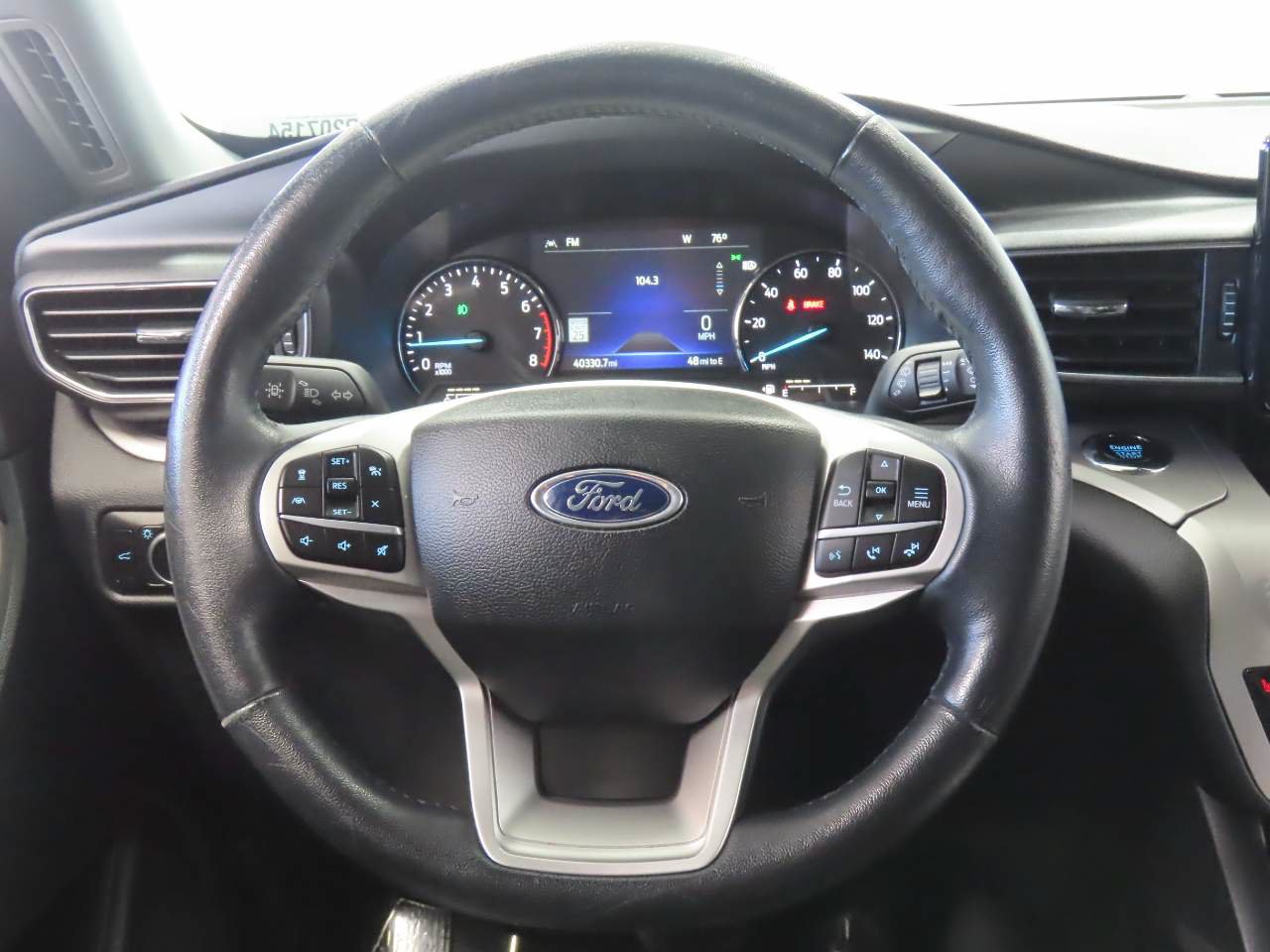 Used 2023 Ford Explorer XLT w/ Equipment Group 202A RWD image 9