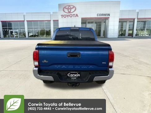 Used 2017 Toyota Tacoma TRD Off-Road image 4