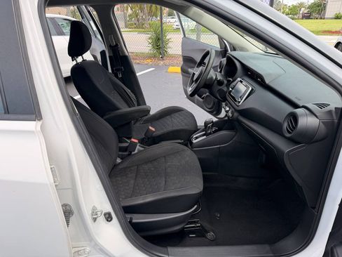 Used 2022 Nissan Kicks S FWD image 10