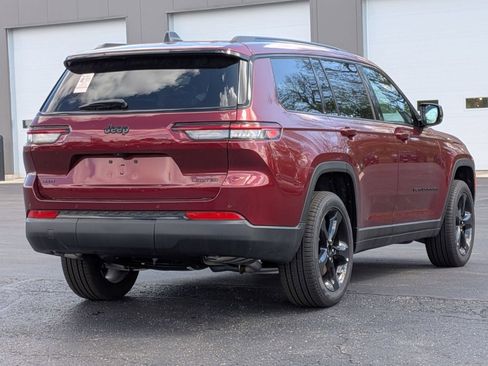 Used 2025 Jeep Grand Cherokee L Limited w/ Black Appearance Package AWD/4WD image 7
