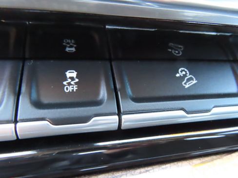 Used 2022 Chevrolet Silverado 1500 RST AWD/4WD image 11