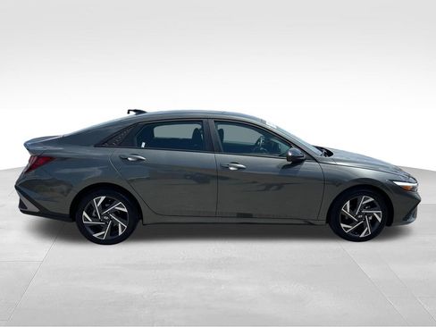 Used 2025 Hyundai Elantra Sport w/ Cargo Package FWD image 6