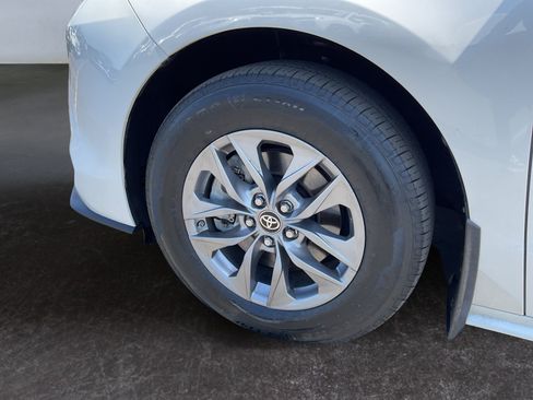Used 2021 Toyota Sienna XLE FWD image 7