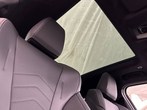 Used 2025 BMW X2 xDrive28i w/ M Sport Package image 17