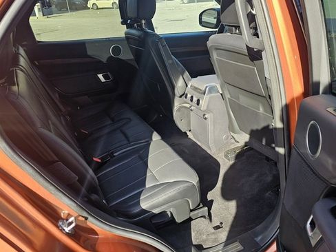 Used 2018 Land Rover Discovery HSE image 9