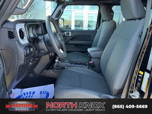 Used 2024 Jeep Wrangler Unlimited Sahara w/ Safety Group AWD/4WD image 4