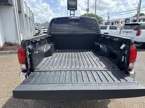 Used 2019 Toyota Tacoma SR5 image 10
