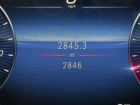 Used 2025 Mercedes-Benz GLE 350 4MATIC image 16