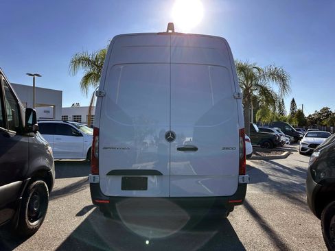 Used 2025 Mercedes-Benz Sprinter 2500 image 5