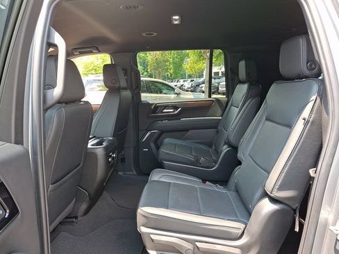 Used 2025 GMC Yukon XL Denali AWD/4WD image 10