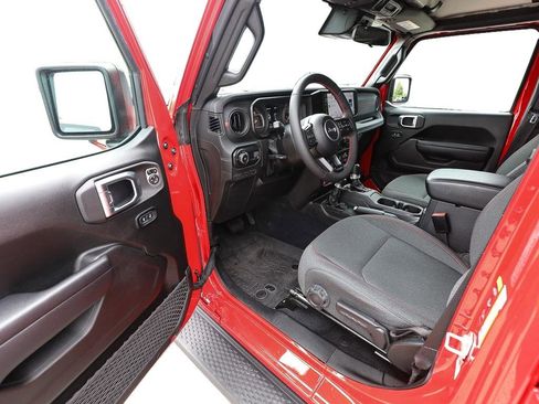 Used 2024 Jeep Wrangler Unlimited Rubicon w/ Convenience Group AWD/4WD image 11