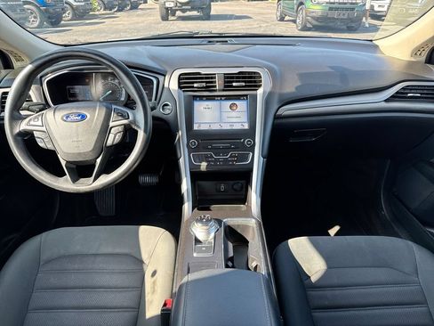 Used 2017 Ford Fusion SE w/ Fusion SE Technology Package FWD image 10