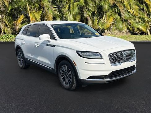 Used 2022 Lincoln Nautilus FWD w/ Premium Package image 2