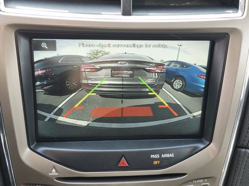 Used 2014 Lincoln MKX AWD w/ Equipment Group 101A image 4