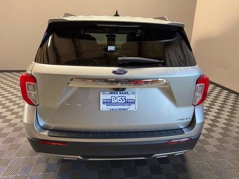 Used 2023 Ford Explorer XLT w/ Equipment Group 202A AWD/4WD image 11