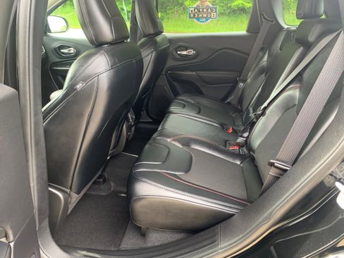 Certified 2022 Jeep Cherokee Trailhawk image 19