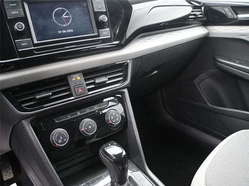 Used 2023 Volkswagen Taos S image 4