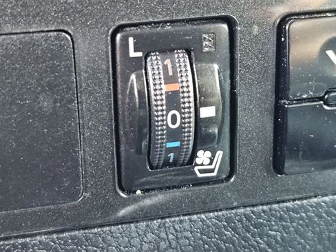 Used 2021 Toyota Sequoia Platinum image 19