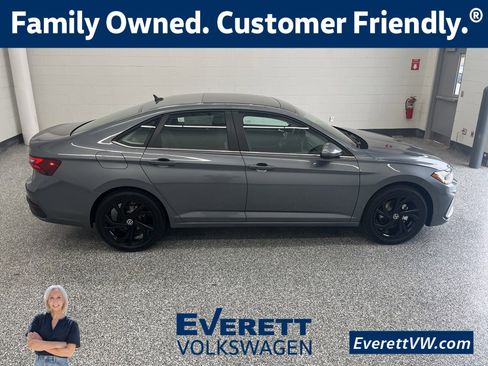 New 2026 Volkswagen Jetta SE image 7