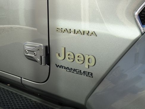 Used 2018 Jeep Wrangler Unlimited Sahara image 6