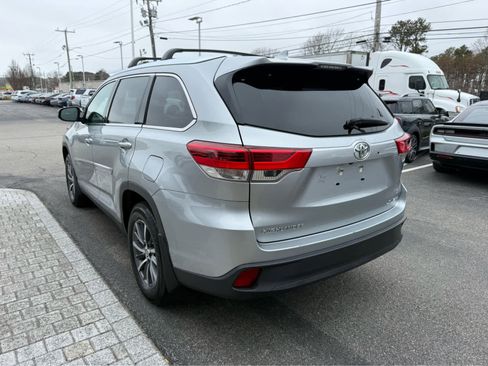 Used 2019 Toyota Highlander XLE AWD/4WD image 6