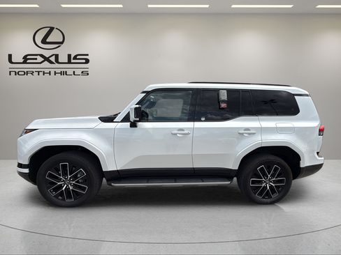 Certified 2025 Lexus GX 550 w/ Accessory Package (2T) AWD/4WD image 9