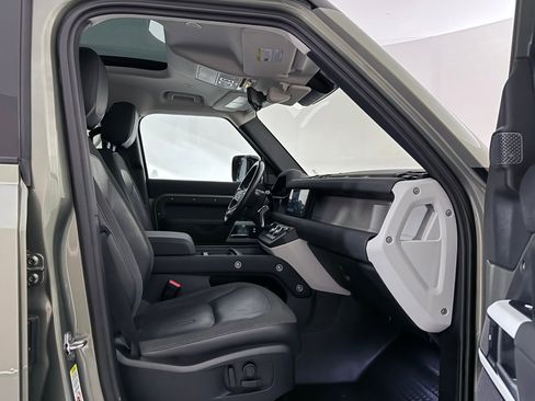 Used 2020 Land Rover Defender 110 First Edition image 26