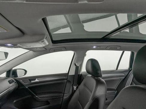 Used 2018 Volkswagen Golf SE FWD image 16