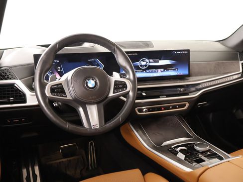 Used 2024 BMW X5 xDrive40i w/ M Sport Package AWD/4WD image 2
