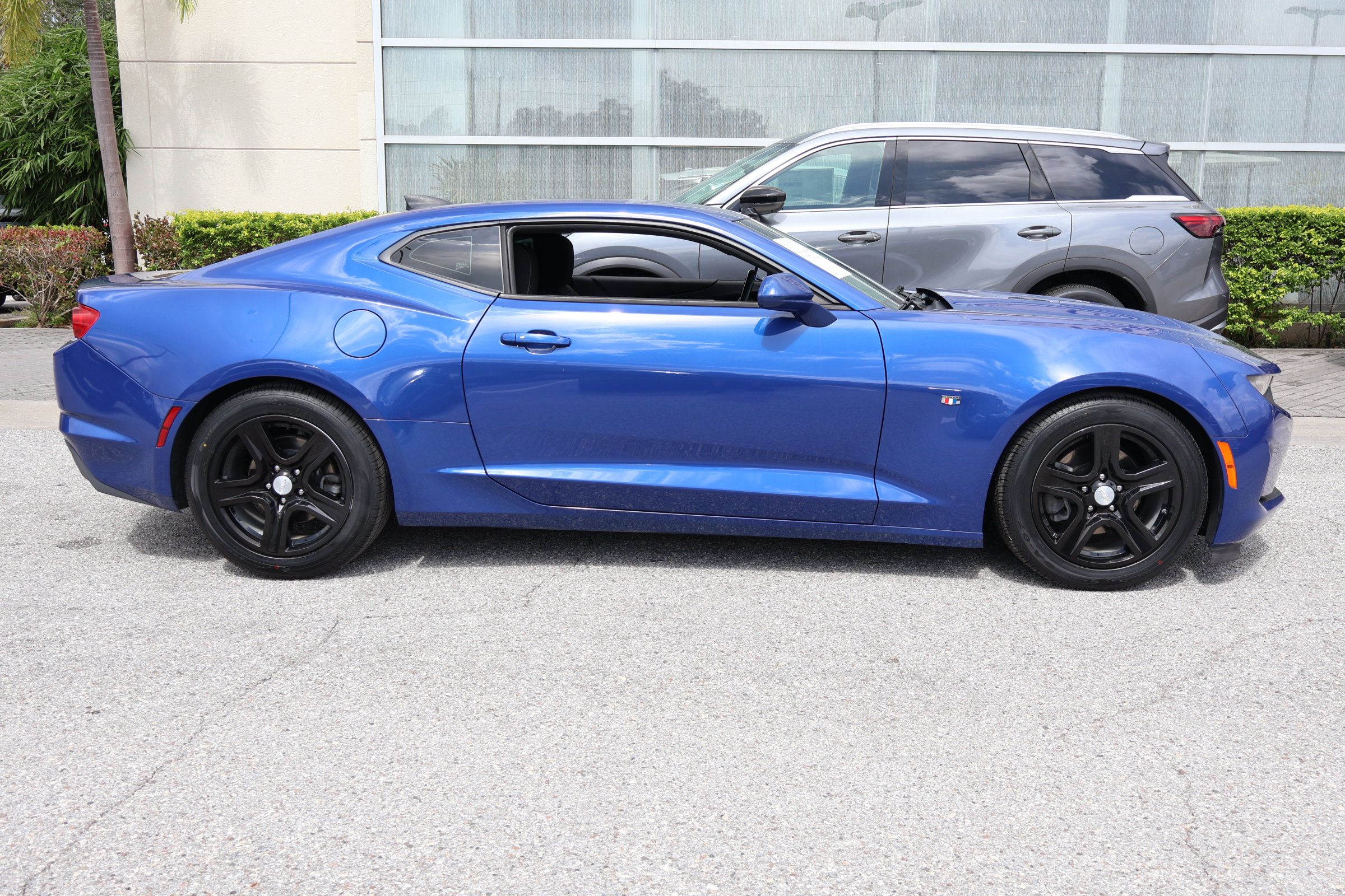 Used 2023 Chevrolet Camaro LT RWD image 9