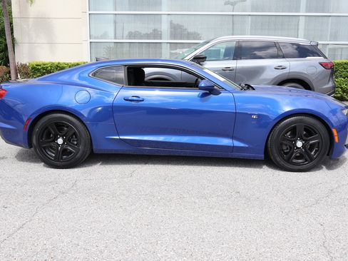 Used 2023 Chevrolet Camaro LT RWD image 9