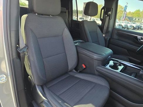 Certified 2025 Chevrolet Suburban LS image 18