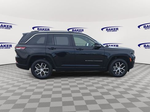 Used 2023 Jeep Grand Cherokee Limited w/ Luxury Tech Group II AWD/4WD image 4