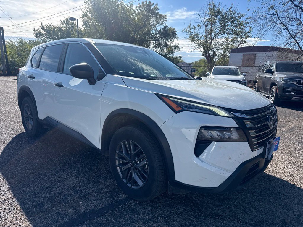 Used 2024 Nissan Rogue S FWD image 1