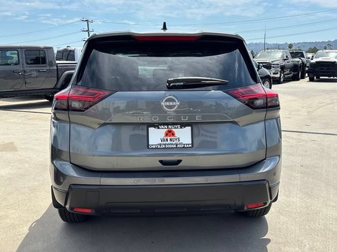 Used 2026 Nissan Rogue S FWD image 4