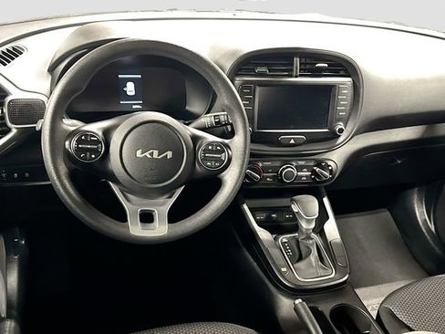 Used 2023 Kia Soul LX w/ LX Technology Package image 19
