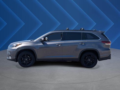 Used 2019 Toyota Highlander SE FWD image 7