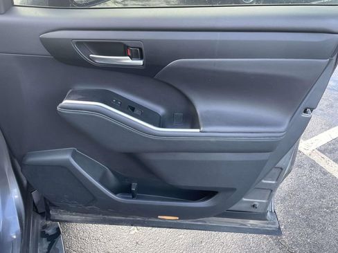 Used 2023 Toyota Highlander XLE image 47