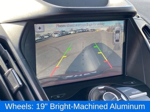 Used 2019 Ford Escape Titanium image 10